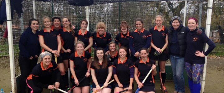 Colliers Wood ladies invited to join local hockey team Colliers Wood ladies invited to join local hockey team